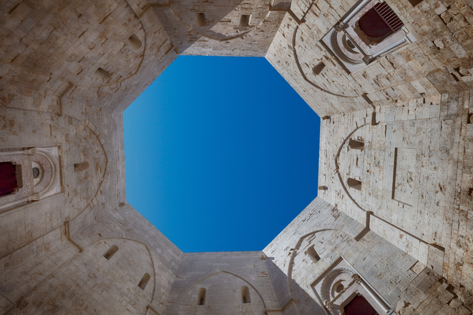 Caste Del Monte3231 (Large)